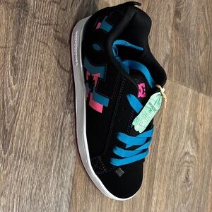 DC women’s court graffik size 8.5 brand new still in box